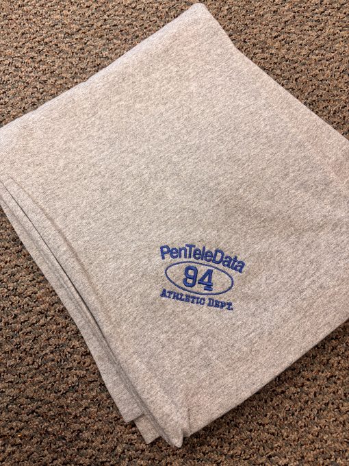 Gildan Heavy Blend Fleece Stadium Blanket - Image 4